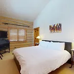 Spacious Mountain Retreat In East Vail