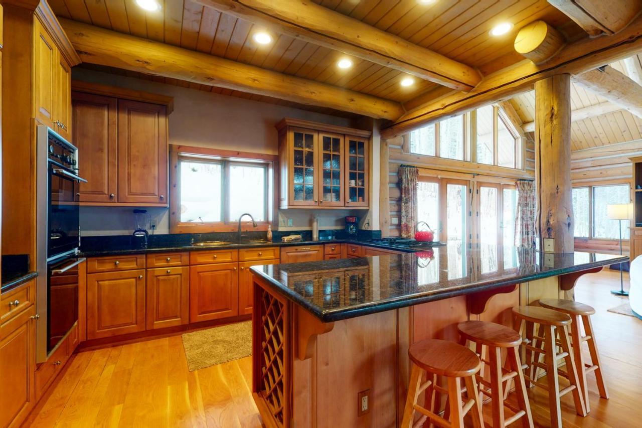 Spacious Mountain Retreat In East Holiday home Vail