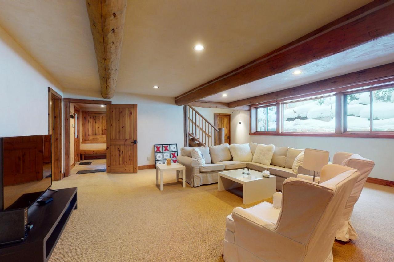 Holiday home Spacious Mountain Retreat In East