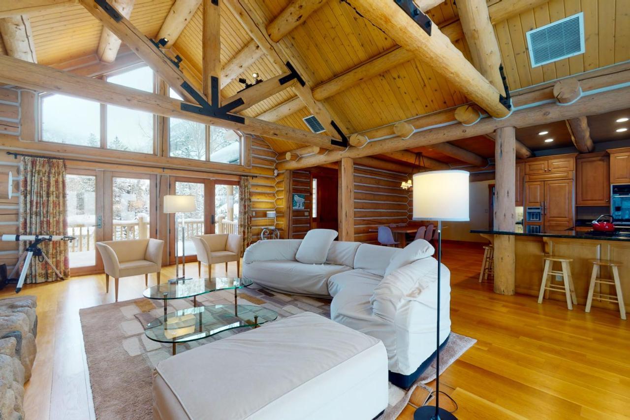 Spacious Mountain Retreat In East *