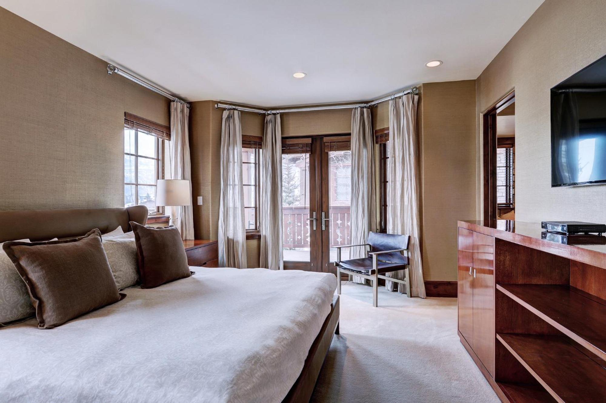 At Vail, A Rockresort