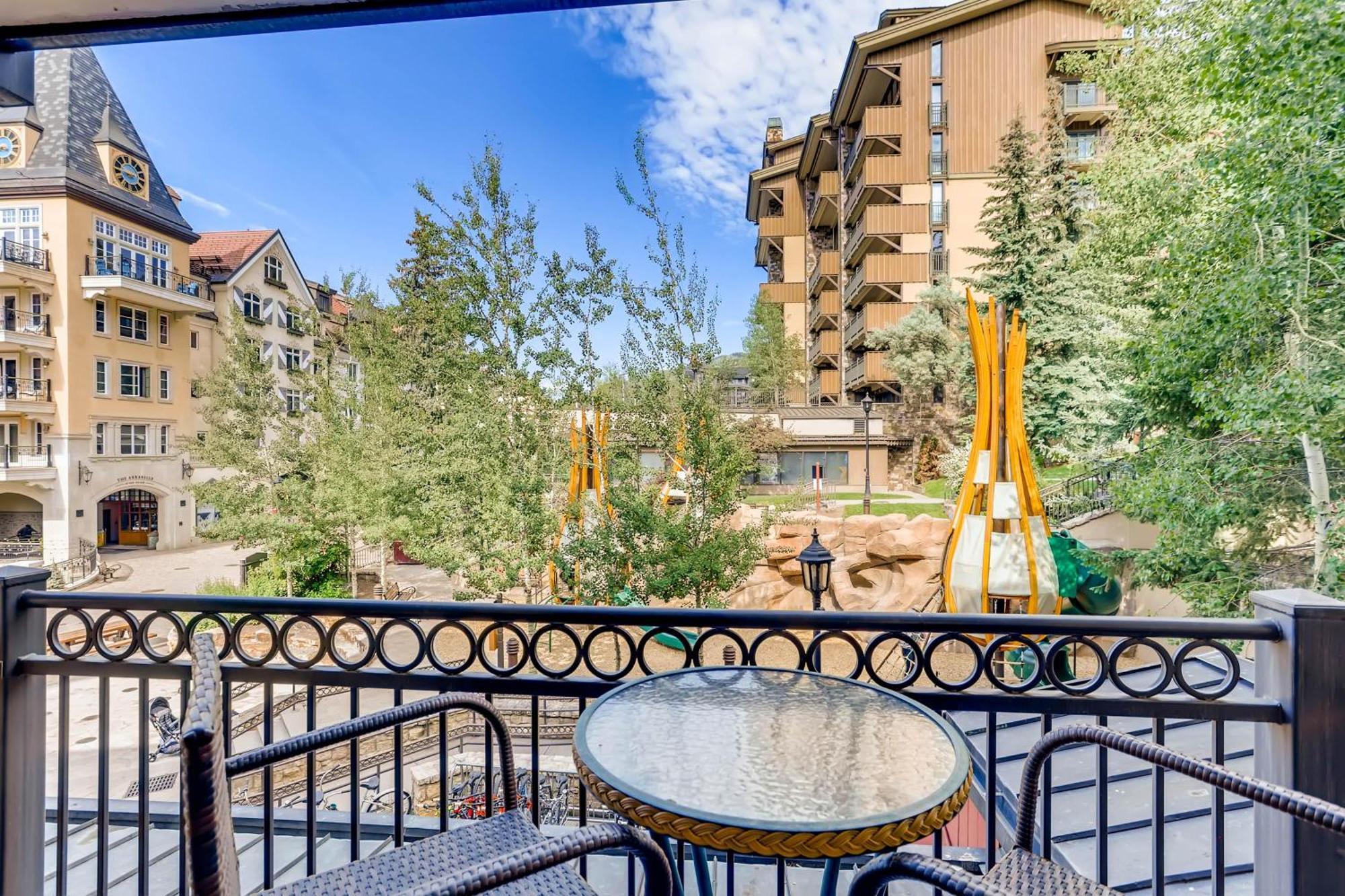 Lift House Lodge, Remodeled Downtown Lionshead *